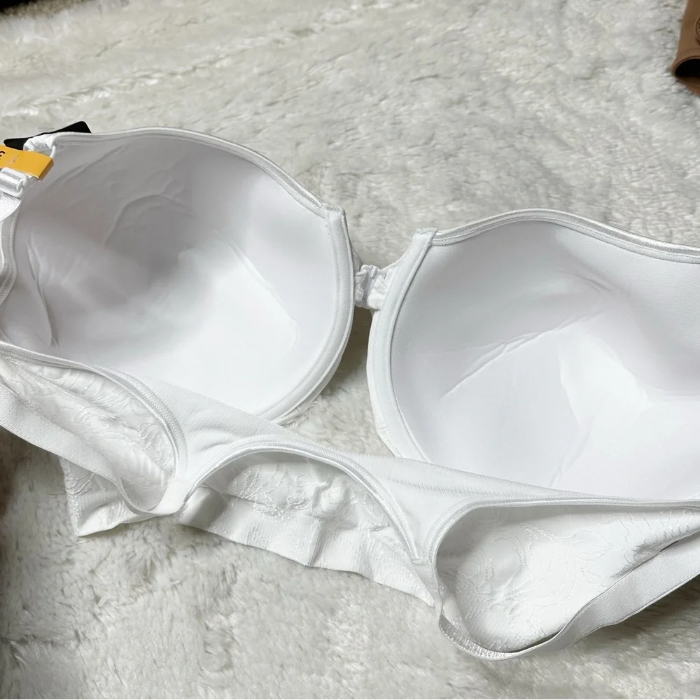 NWT Bali Cool Comfort Seamless Full Coverage Bra White Women’s 38DD